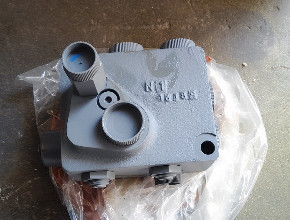 进口自卸车配件HD465|605-7蓄能阀569-43-83140|Valve