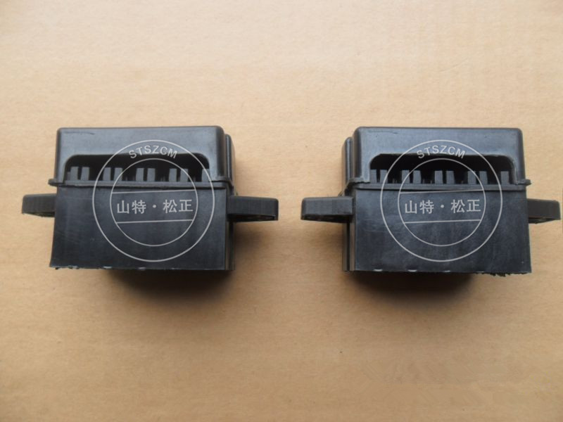 进口挖机400-7保险丝盒子22U-43-22320