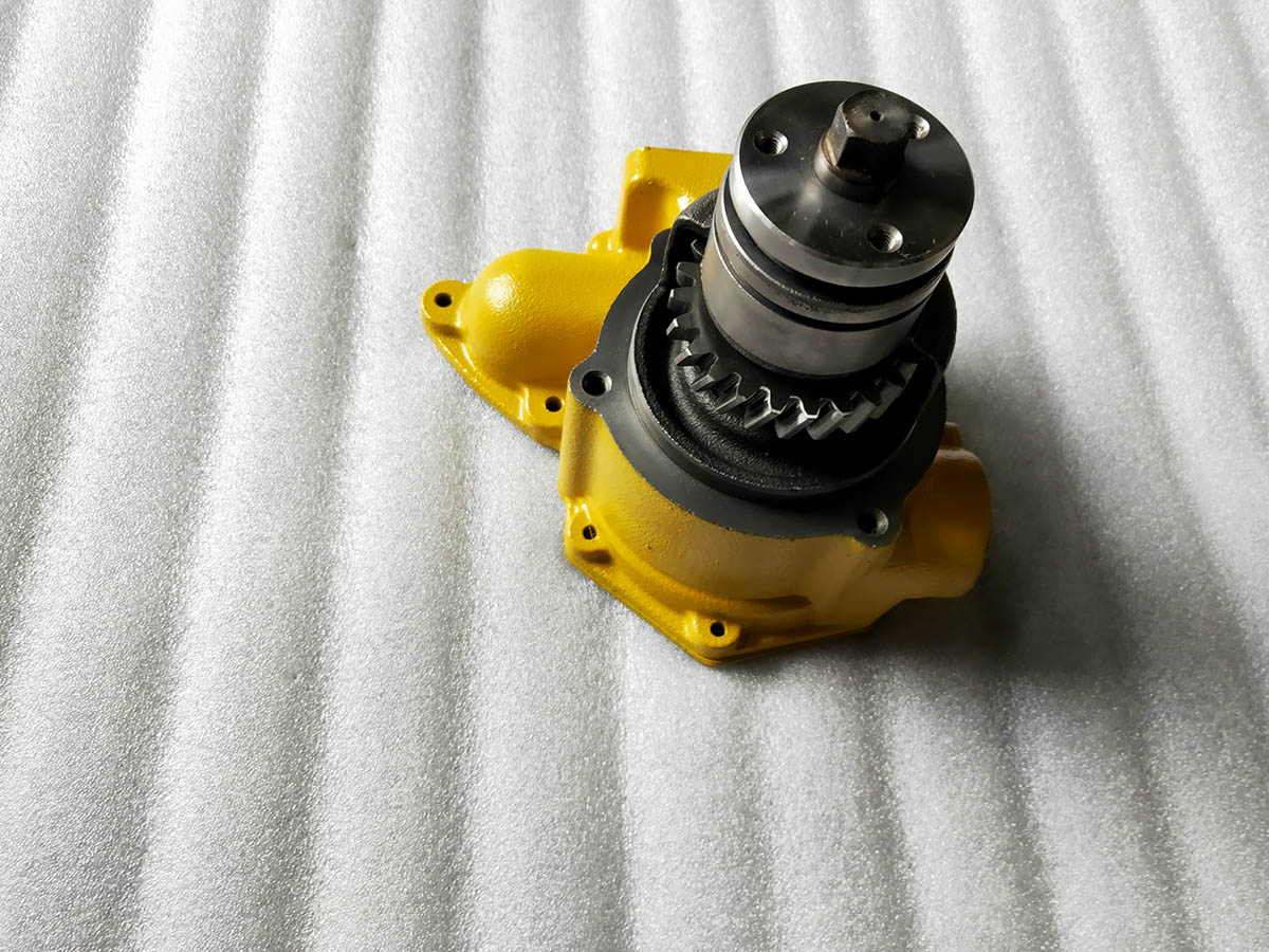 进口挖掘机PC220-7水泵6735-61-1102原厂原装