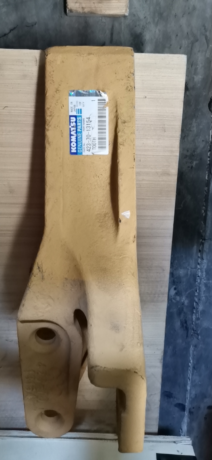 进口装载机WA380-6斗齿423-70-13154 