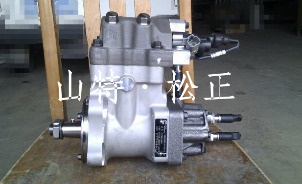 进口推土机D275A-5发动机高压油泵6261-71-1110，全新燃油供油泵
