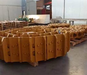  bulldozer D275A-5 track plate assembly 17M-32-02440, wetland track plate