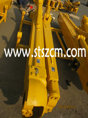 进口推土机D155A-3铲刀倾斜油缸707-04-XZ060，批发各种油缸组