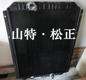进口推土机D85EX-15发动机散热器154-03-71101，推土机水箱