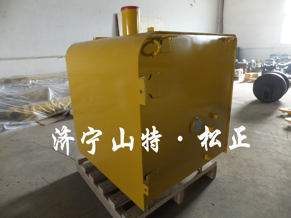 矿用推煤机D85EX-15燃油箱总成154-04-72111，推耙机油箱