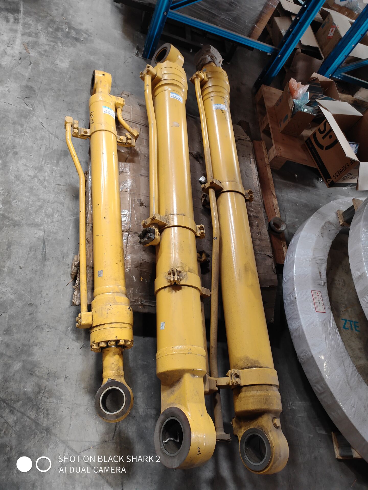 D65EX-16推耙机铲斗油缸总成14X-71-13111