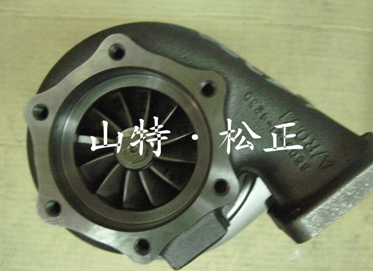 进口装载机WA470-5进口增压器6156-81-8150，长期供应装载机配件