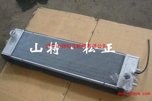 进口PC220-8水箱