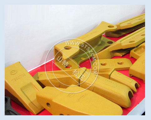 进口矿山挖掘机PC1250-7岩石斗齿21N-72-14290，批发零售各种斗齿