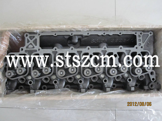 内蒙古进口挖掘机PC400-7发动机缸盖6156-11-1101，发动机配件