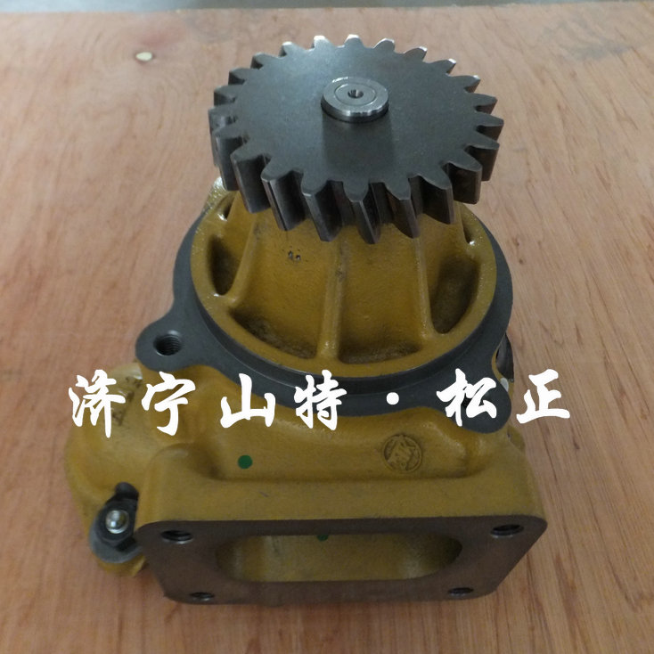 进口PC450-8挖机水泵6251-61-1101，进口发动机配件，原装水泵