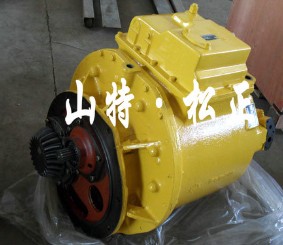 进口推土机D65PX-15变速箱总成14X-15-31001，工程机械配件
