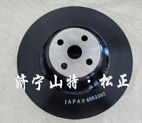 进口D155A-3推土机风扇皮带轮6211-61-4400，风扇皮带轮