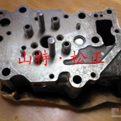 进口推土机D275A-5发动机气缸盖6211-12-1100，全国发货，山特松正