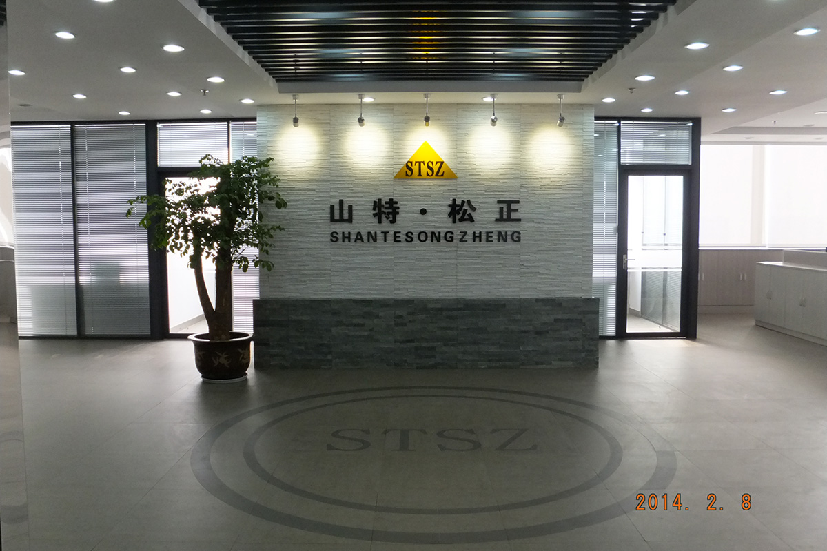 中国进口BR380支架8240-70-7222 进口破碎机BR380全车配件