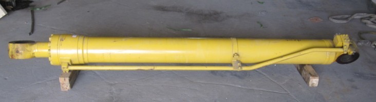 供应现代R210LC-9斗杆油缸31Q6-50131，现代原厂配件