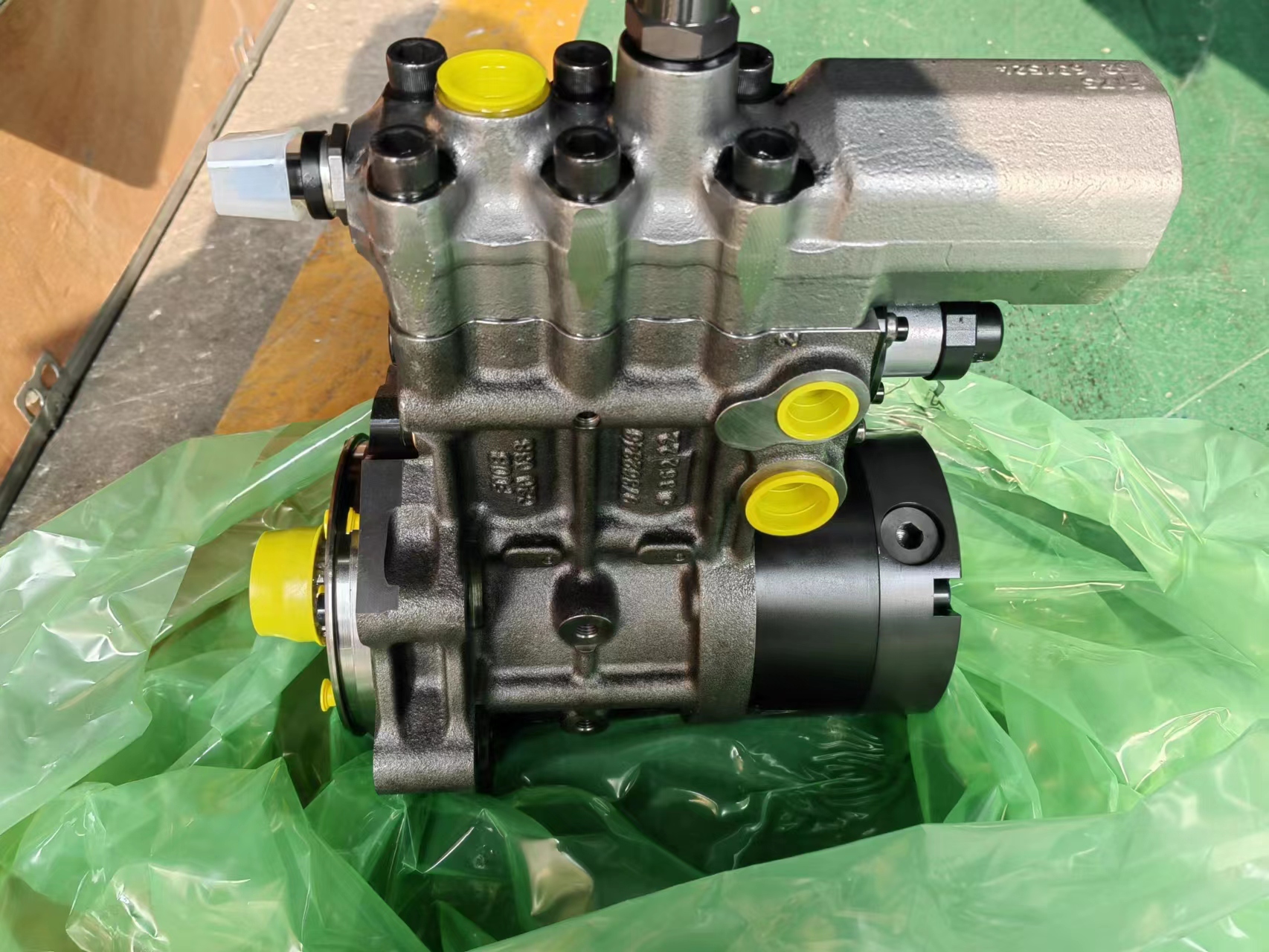 康明斯原装配件QSK19柴油泵4924585
